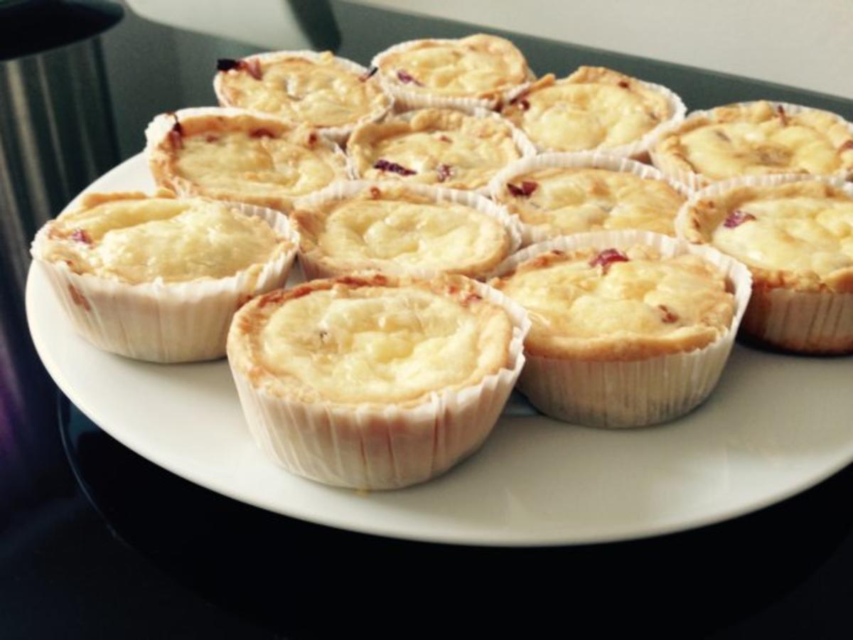 Mini-Quiches mit karamellisierten Zwiebeln und Ziegenkäse - Rezept