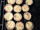 Mini-Quiches mit karamellisierten Zwiebeln und Ziegenkäse - Rezept - Bild Nr. 10
