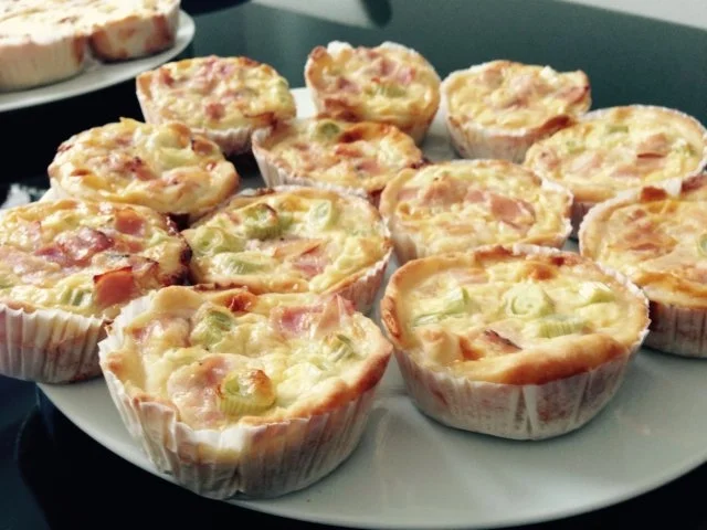 Mini-Quiches mit Kochschinken und Frühlingszwiebeln - Rezept