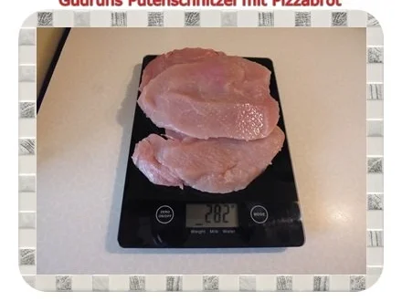 Fleisch: Mariniertes Putenschnitzel mit Pizzabrot - Rezept - Bild Nr. 2