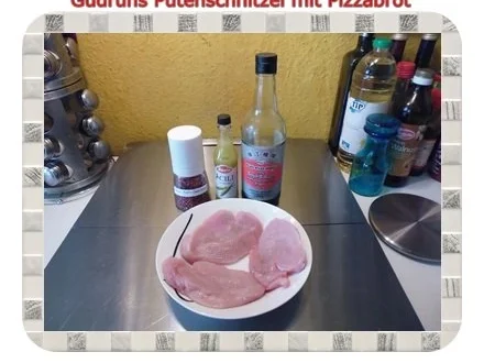 Fleisch: Mariniertes Putenschnitzel mit Pizzabrot - Rezept - Bild Nr. 3