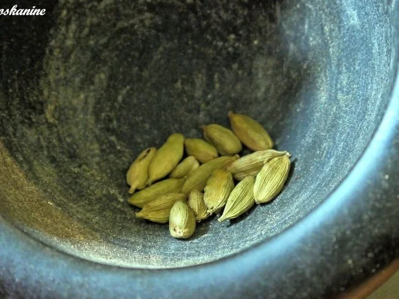 Rezept: Zitronen-Holunderblüten-Guglhüpfer Bild Nr. 2 Zitronen-Holunderblüten-Guglhüpfer - Rezept - Bild Nr. 2