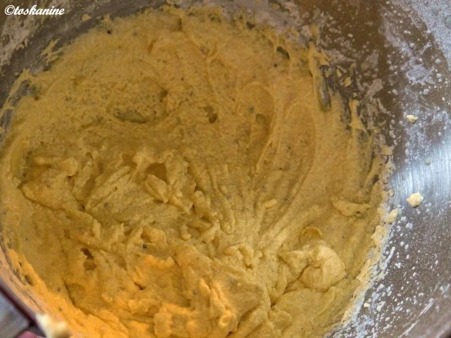 Rezept: Zitronen-Holunderblüten-Guglhüpfer Bild Nr. 6 Zitronen-Holunderblüten-Guglhüpfer - Rezept - Bild Nr. 6