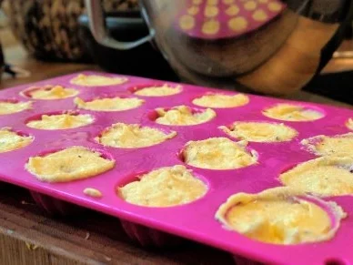 Rezept: Zitronen-Holunderblüten-Guglhüpfer Bild Nr. 7 Zitronen-Holunderblüten-Guglhüpfer - Rezept - Bild Nr. 7