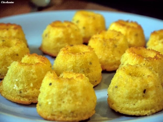 Rezept: Zitronen-Holunderblüten-Guglhüpfer Bild Nr. 9 Zitronen-Holunderblüten-Guglhüpfer - Rezept - Bild Nr. 9