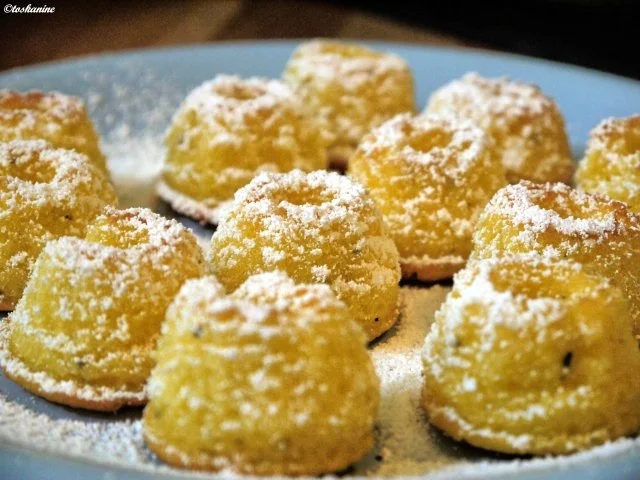 Rezept: Zitronen-Holunderblüten-Guglhüpfer Bild Nr. 10 Zitronen-Holunderblüten-Guglhüpfer - Rezept - Bild Nr. 10