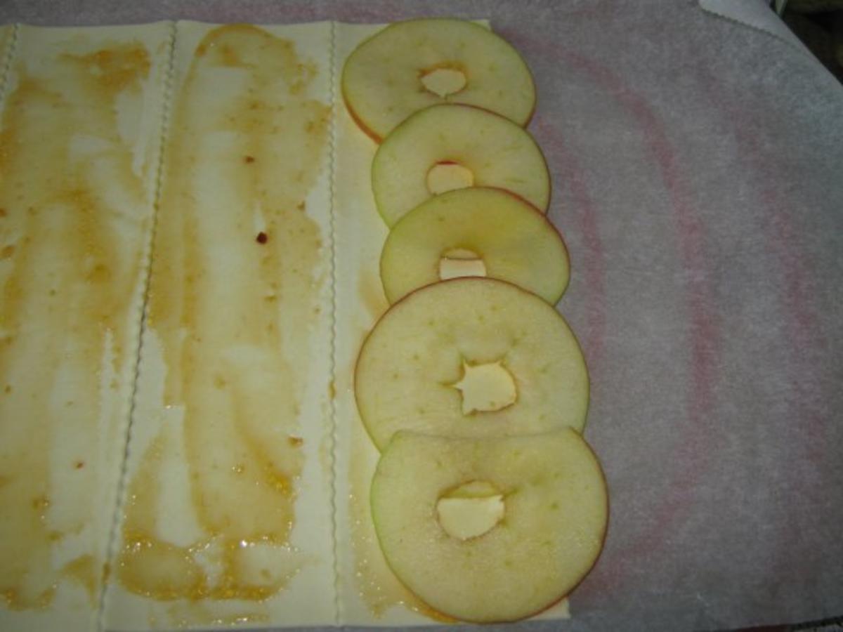 Blätterteig-Apfelröschen mit Aprikosenkonfitüre - Rezept - Bild Nr. 4