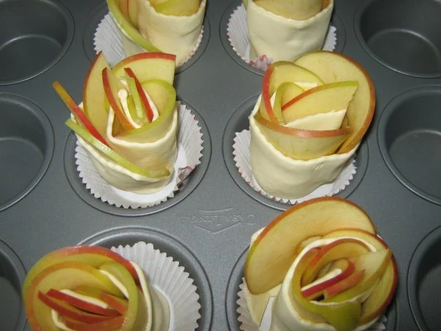 Blätterteig-Apfelröschen mit Aprikosenkonfitüre - Rezept - Bild Nr. 5