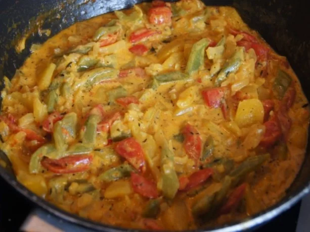 Rezept: Paprikagemüse mit Puten-Ministeaks und gelben Kartoffeln Bild Nr. 7 Paprikagemüse mit Puten-Ministeaks und gelben Kartoffeln - Rezept - Bild Nr. 7