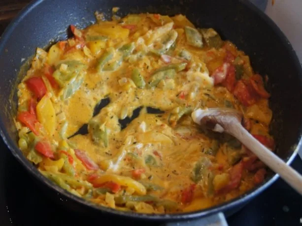 Rezept: Paprikagemüse mit Puten-Ministeaks und gelben Kartoffeln Bild Nr. 6 Paprikagemüse mit Puten-Ministeaks und gelben Kartoffeln - Rezept - Bild Nr. 6