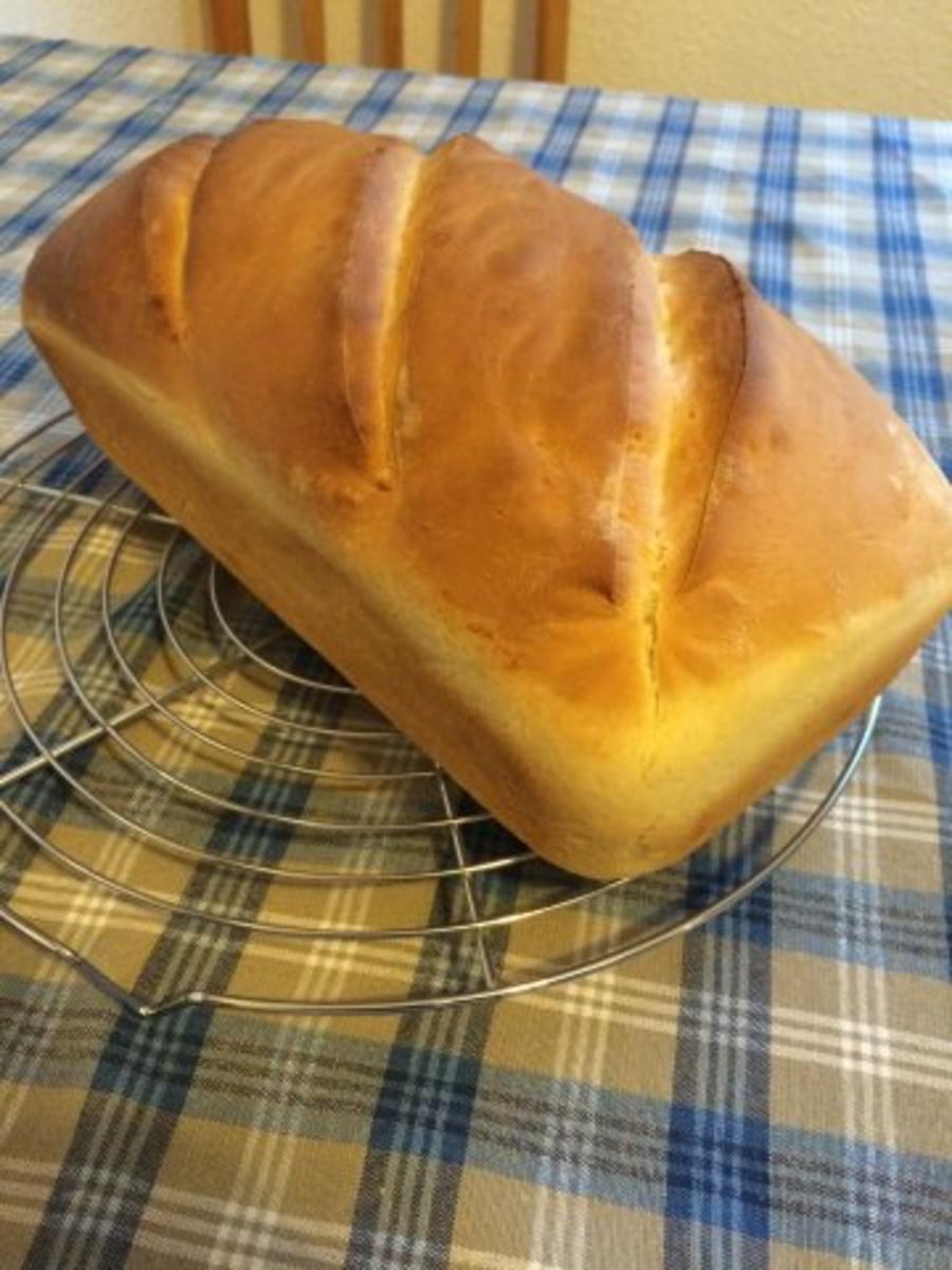 Weissbrot mit Mehl und Hefe frisch - Rezept mit Bild - kochbar.de