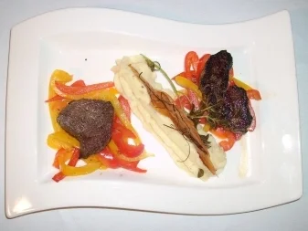 Straußenfilet mit süß-saurem Paprika an Kartoffelpüree - Rezept