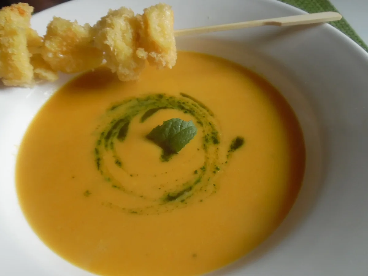 Kürbis-Orangen-Suppe mit Minzöl und Mozzarella-Spieß - Rezept - Bild Nr. 101
