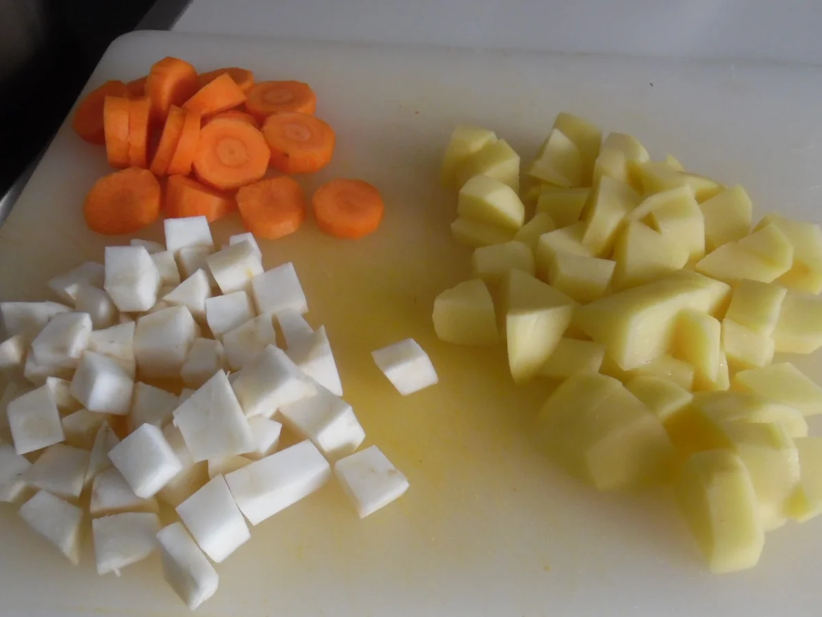 Kürbis-Orangen-Suppe mit Minzöl und Mozzarella-Spieß - Rezept - Bild Nr. 101