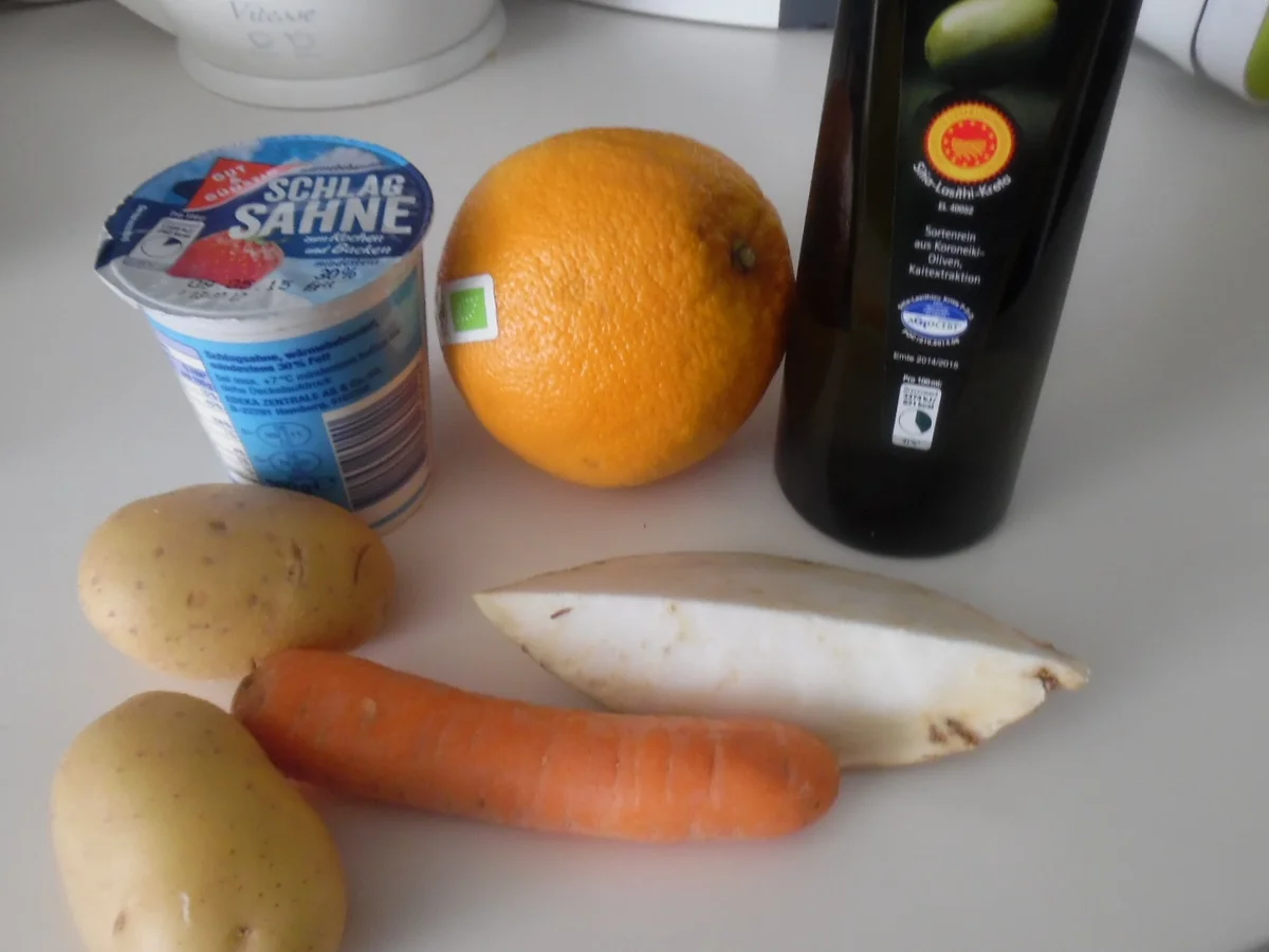 Kürbis-Orangen-Suppe mit Minzöl und Mozzarella-Spieß - Rezept - Bild Nr. 101