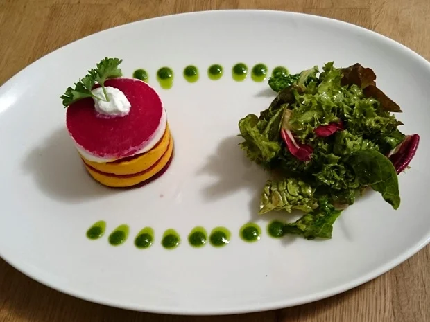 Rezept: Türmchen von der Roten Bete mit Kürbismousse und Ziegenfrischkäse Bild Nr. 72 Türmchen von der Roten Bete mit Kürbismousse und Ziegenfrischkäse - Rezept - Bild Nr. 72