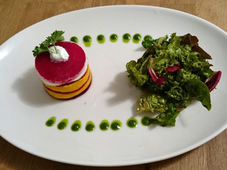 Türmchen von der Roten Bete mit Kürbismousse und Ziegenfrischkäse - von ...