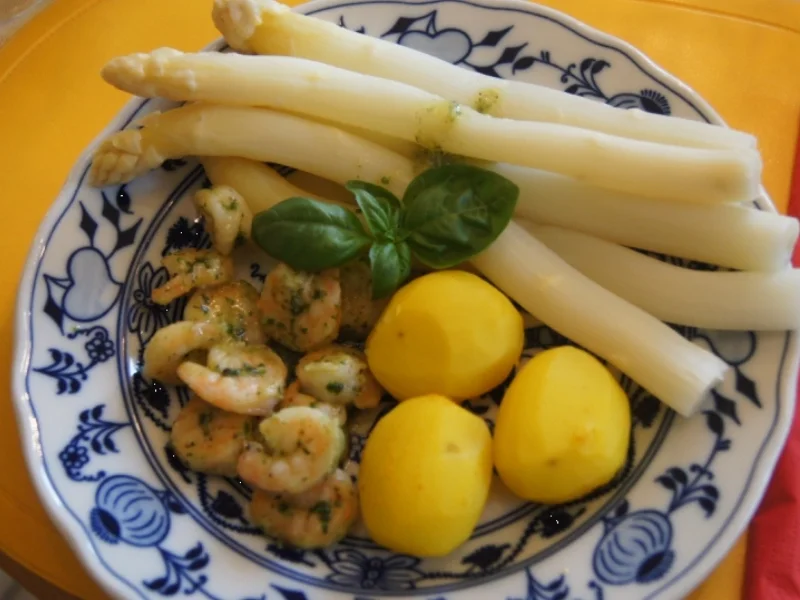 Rezept: Spargel mit Riesengarnelenschwänzen und Currykartoffeln Bild Nr. 32 Spargel mit Riesengarnelenschwänzen und Currykartoffeln - Rezept - Bild Nr. 32