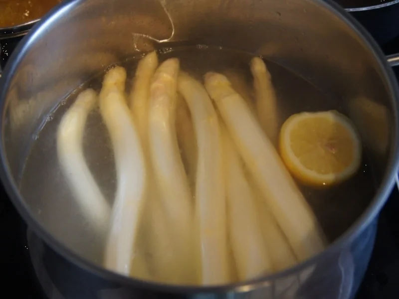 Rezept: Spargel mit Riesengarnelenschwänzen und Currykartoffeln Bild Nr. 35 Spargel mit Riesengarnelenschwänzen und Currykartoffeln - Rezept - Bild Nr. 35