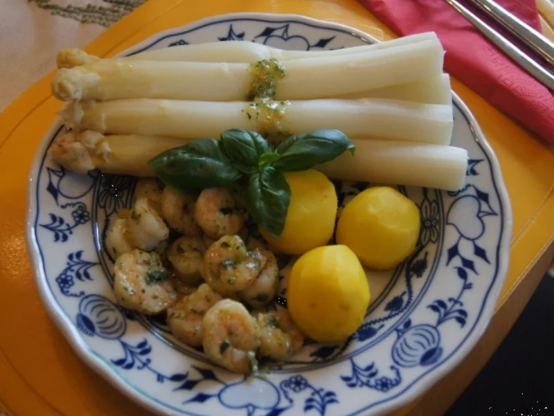Rezept: Spargel mit Riesengarnelenschwänzen und Currykartoffeln Bild Nr. 41 Spargel mit Riesengarnelenschwänzen und Currykartoffeln - Rezept - Bild Nr. 41