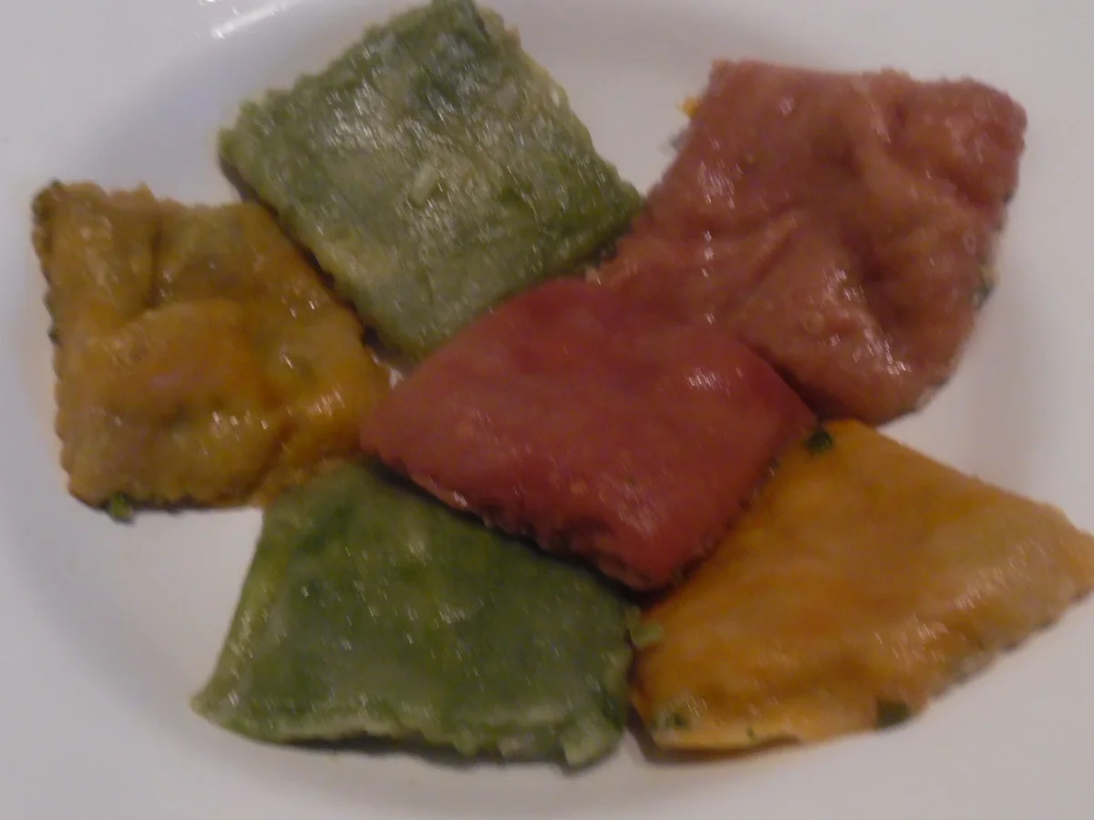 Rezept: Bunte Maultaschen mit roten, geschmelzten Zwiebeln Bild Nr. 76 Bunte Maultaschen mit roten, geschmelzten Zwiebeln - Rezept - Bild Nr. 76