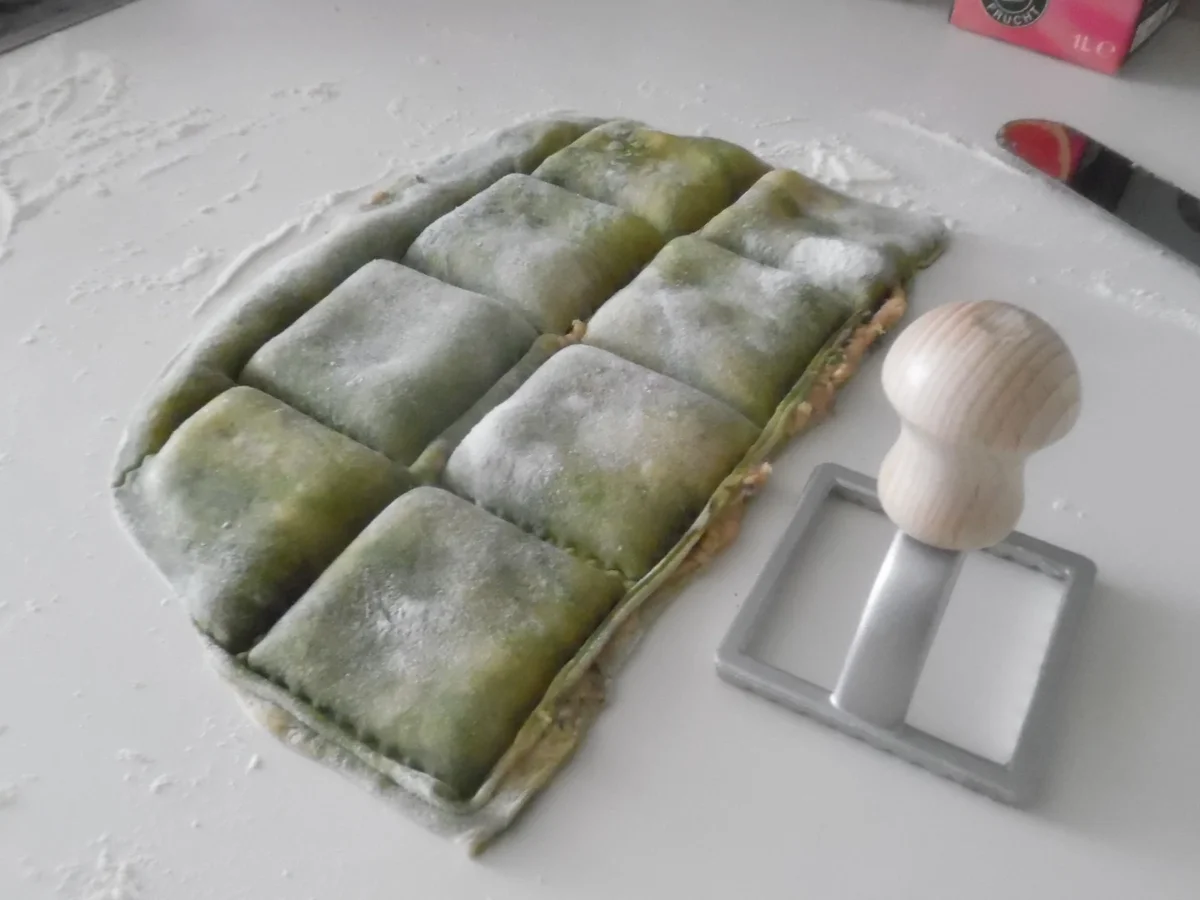 Rezept: Bunte Maultaschen mit roten, geschmelzten Zwiebeln Bild Nr. 78 Bunte Maultaschen mit roten, geschmelzten Zwiebeln - Rezept - Bild Nr. 78