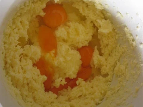 Gugelhupf mit Sultaninen und Eierlikör - Rezept - Bild Nr. 82