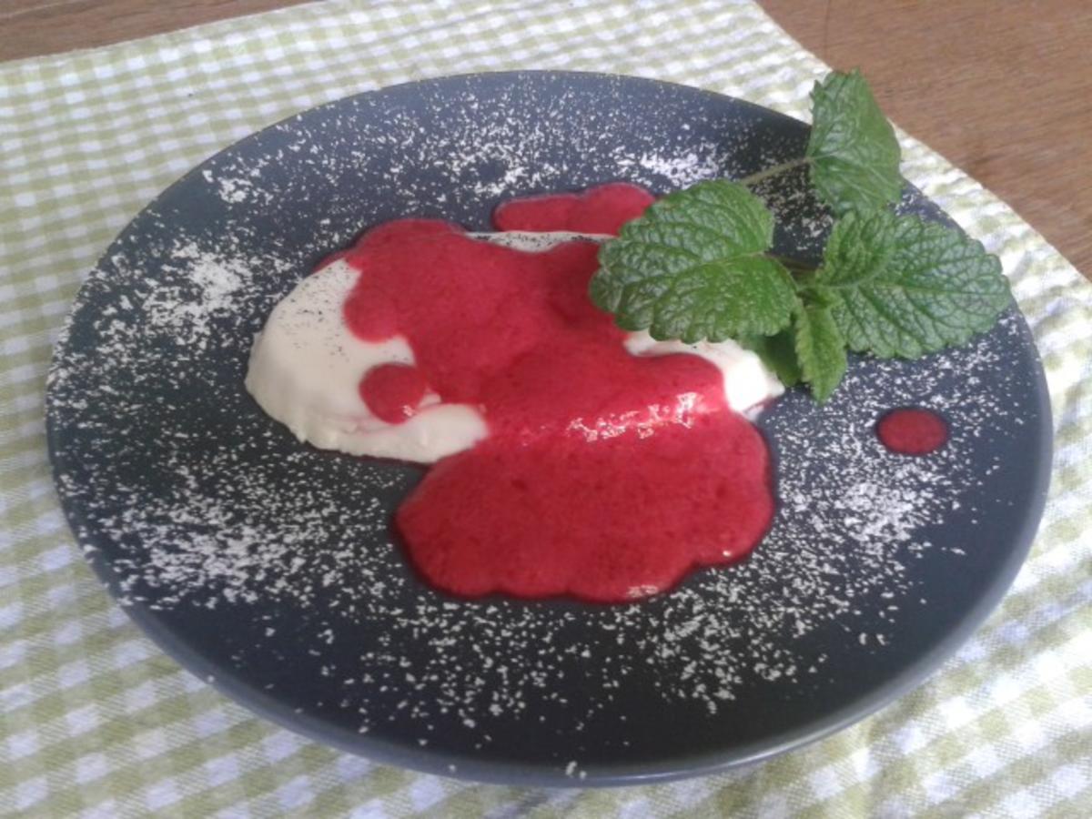 Bilder für Panna cotta mit Himbeersoße Rezept