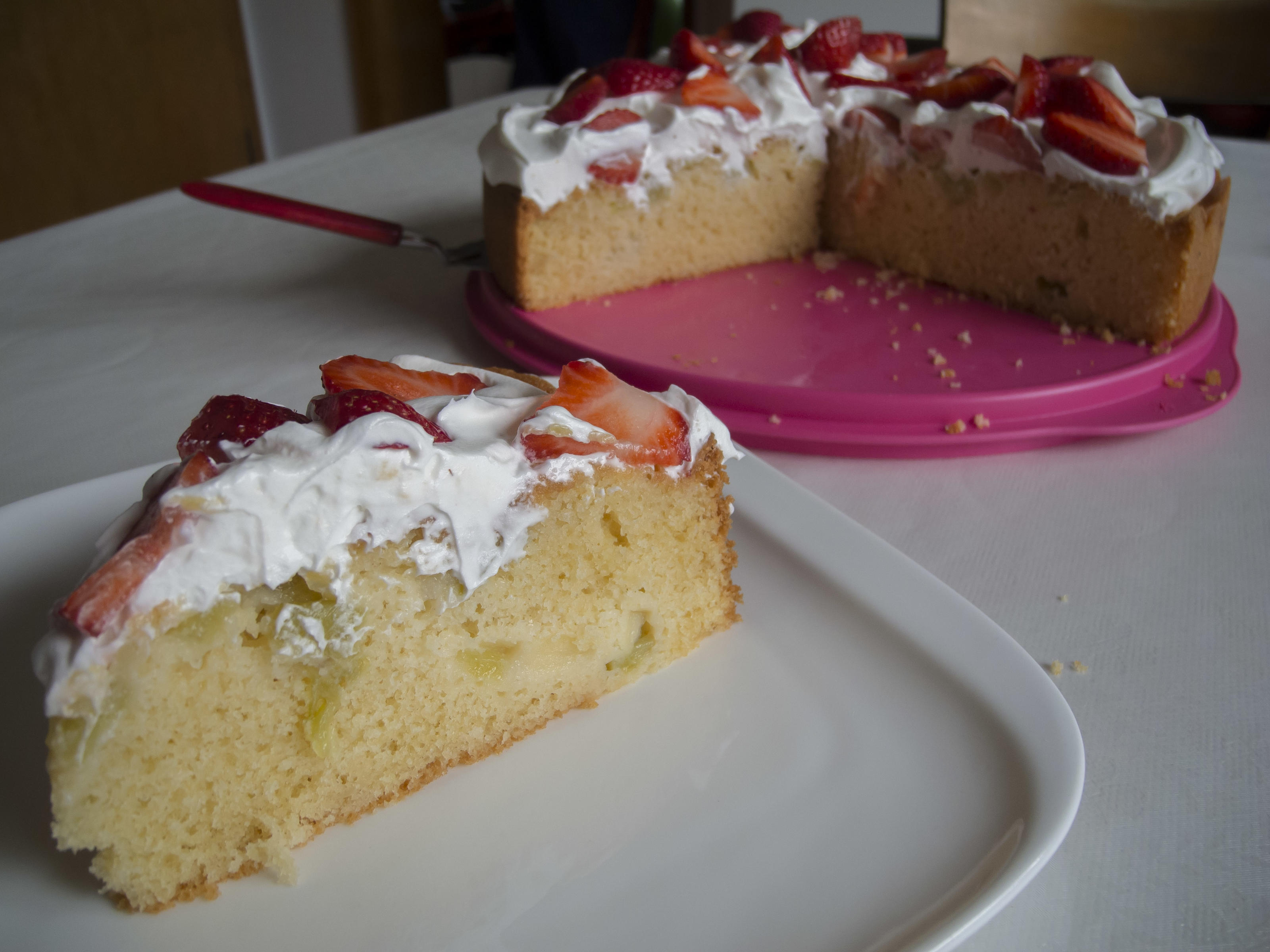 Bilder für Kuchen: Rhabarber-Kuchen mit Holunderblütensirup - Rezept