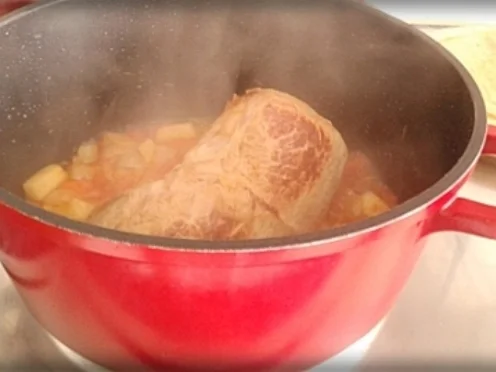 Saftiger Kalbsbraten mit Kartoffelklöße in einer feinen Bratensauce - Rezept - Bild Nr. 92