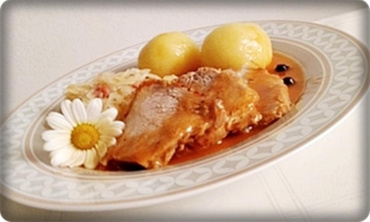 Bilder für Saftiger Kalbsbraten mit Kartoffelklöße in einer feinen Bratensauce - Rezept