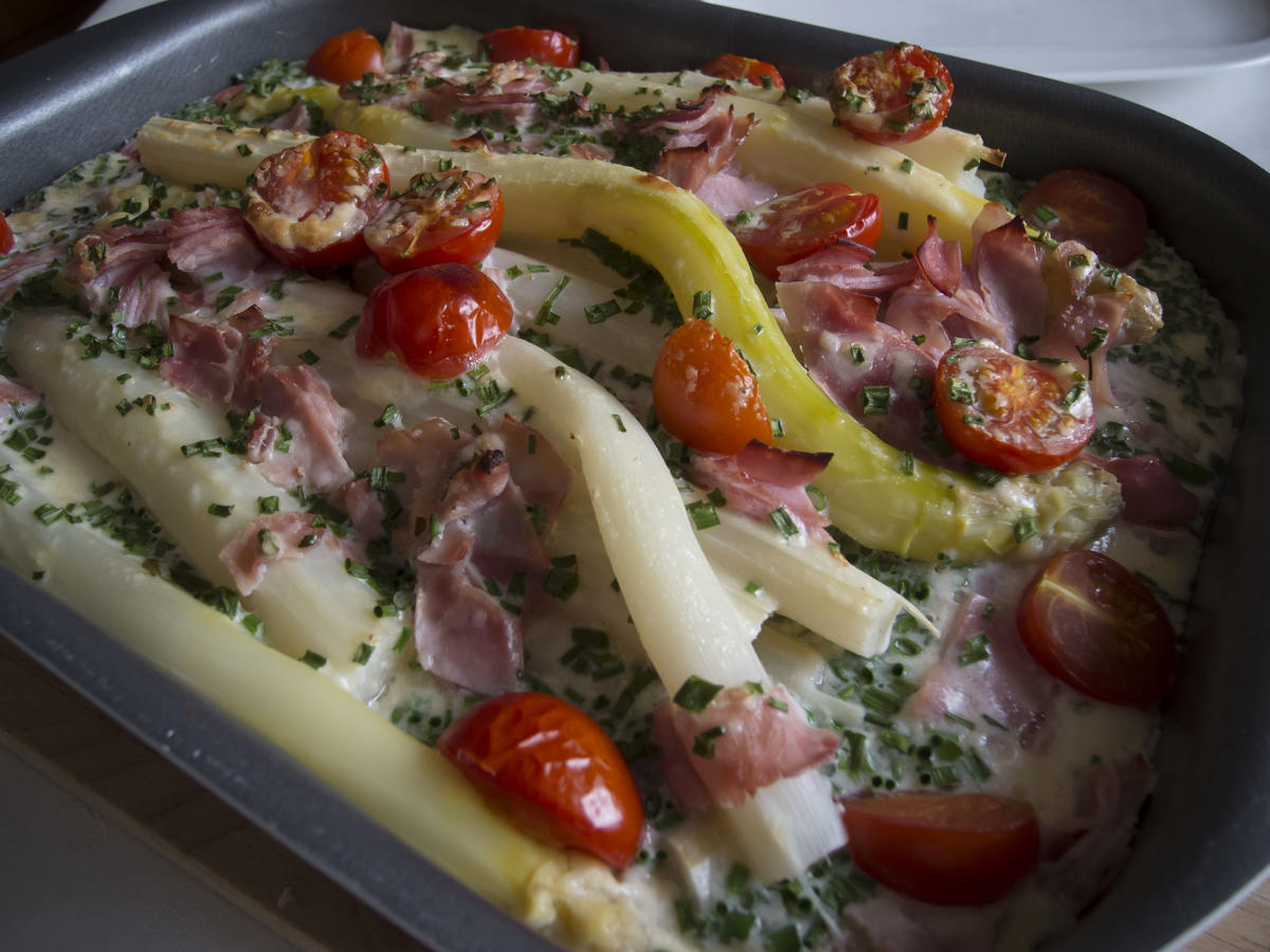 Spargel-Gratin mit Petersilienkartoffeln - Rezept - kochbar.de