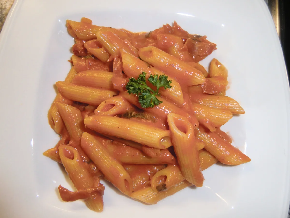 Penne alla Vodka (Penne mit Wodka-Tomatensauce) - Rezept - Bild Nr. 47
