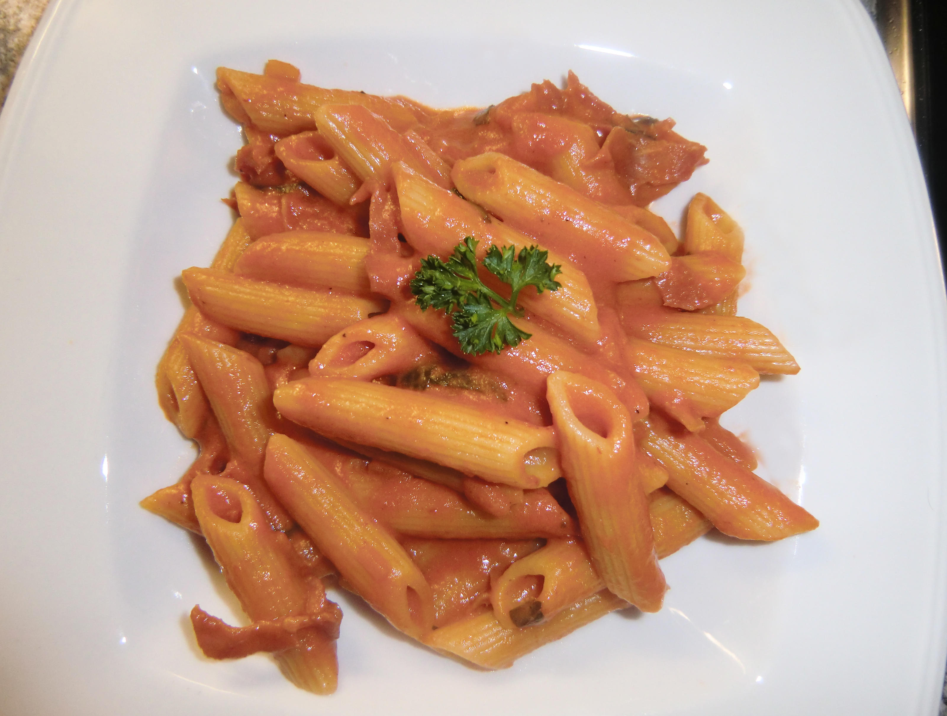 Bilder für Penne alla Vodka (Penne mit Wodka-Tomatensauce) - Rezept