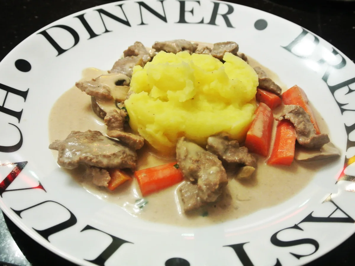 Rezept: Kalbfleisch Karotten Pfanne mit Kartoffelstock Bild Nr. 48 Kalbfleisch Karotten Pfanne mit Kartoffelstock - Rezept - Bild Nr. 48