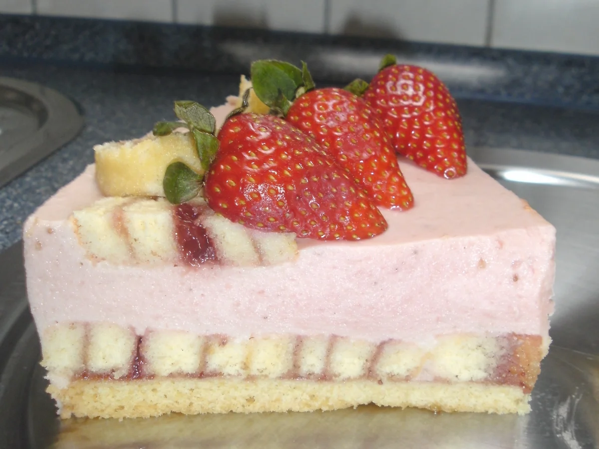 Rezept: Erdbeer-Rhabarber-Joghurttorte Bild Nr. 47 Erdbeer-Rhabarber-Joghurttorte - Rezept - Bild Nr. 47