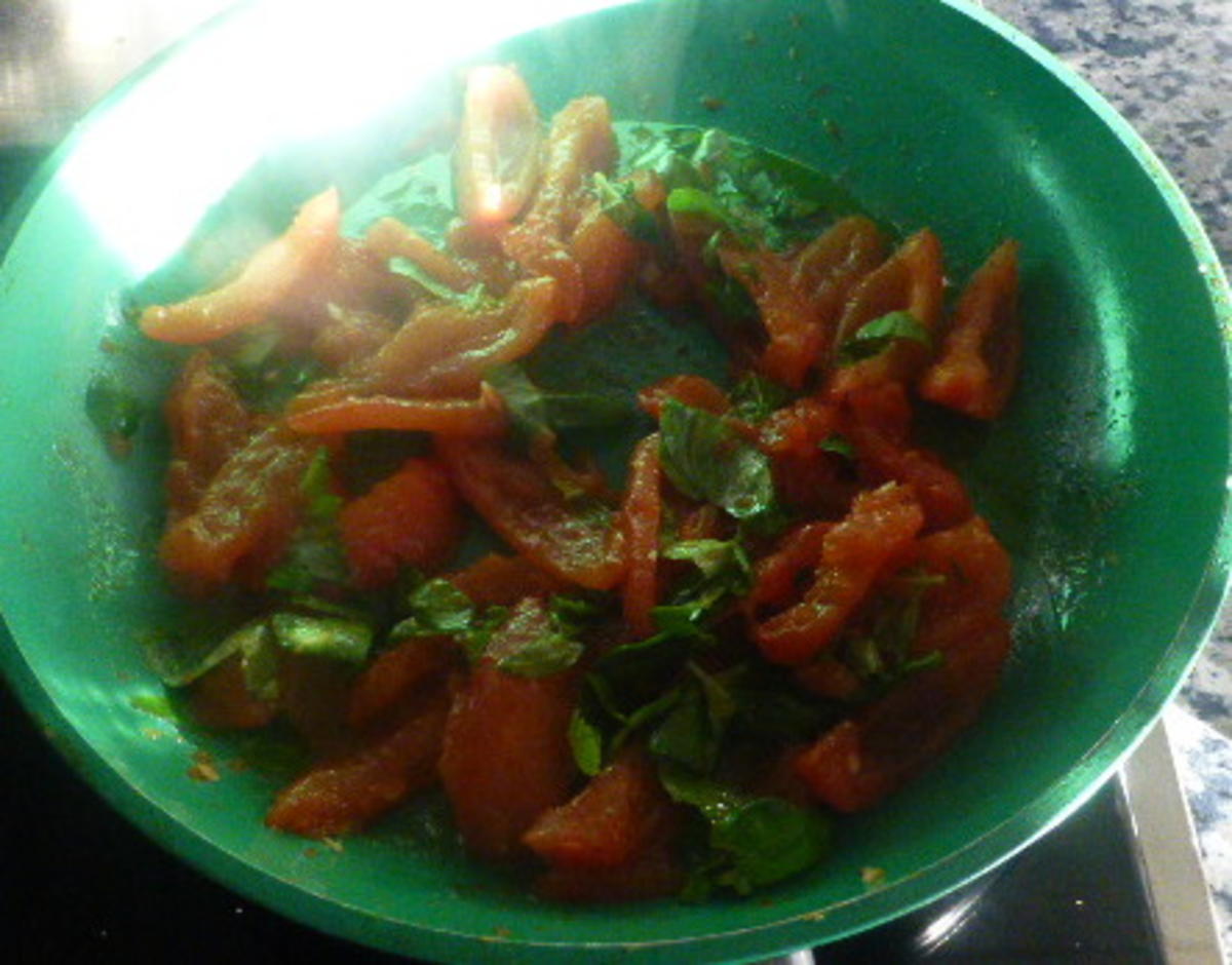 Zander mit geschmolzenen Tomaten und Buttermilchschaum - Rezept - Bild Nr. 49