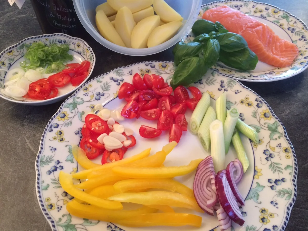 Rezept: Mediterranes Lachsfilet auf Balsamicogemüse Bild Nr. 64 Mediterranes Lachsfilet auf Balsamicogemüse - Rezept - Bild Nr. 64