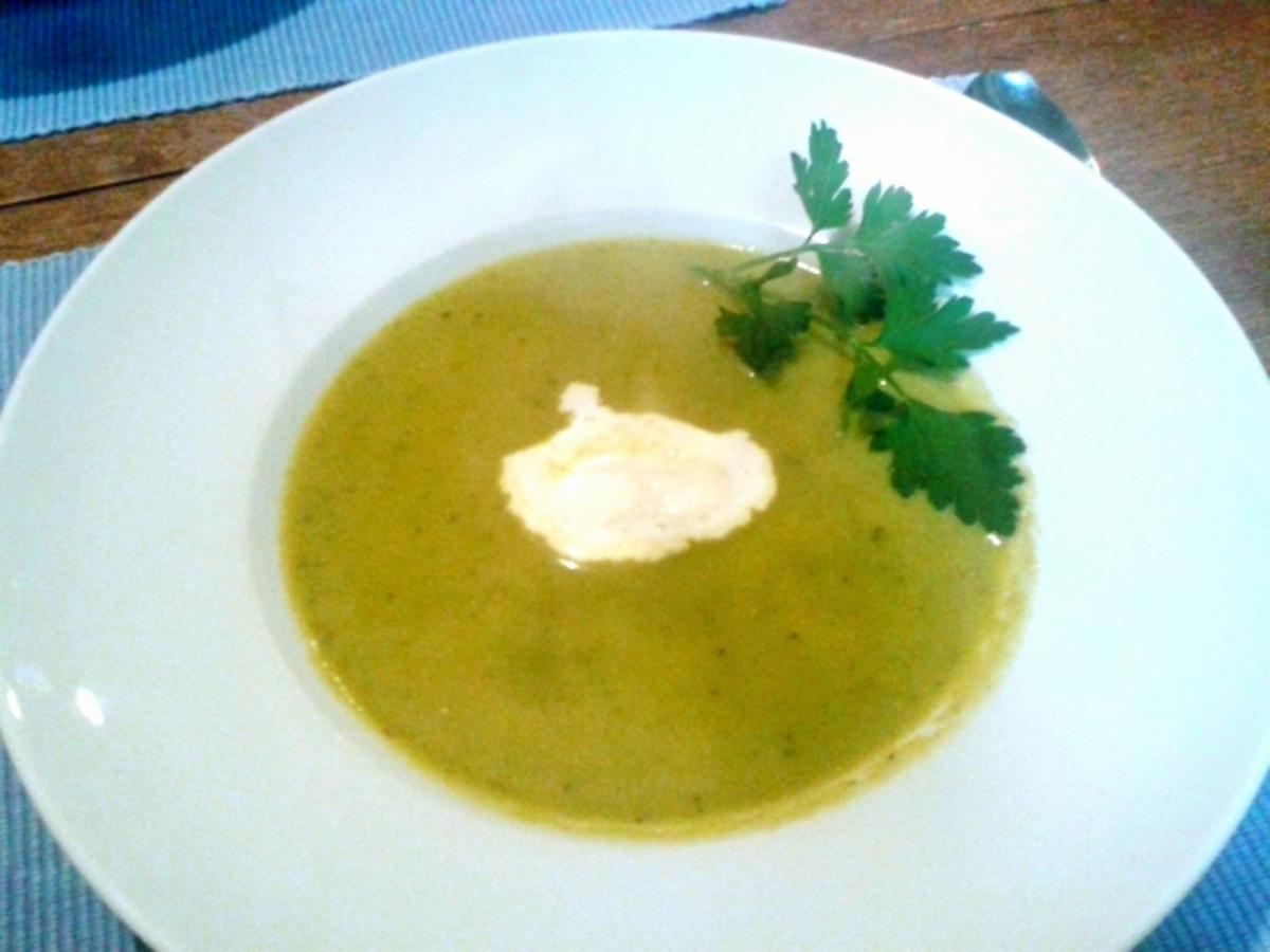 Erbsensuppe mit Erbsen tiefgefroren und große Kartoffel - Rezept mit ...