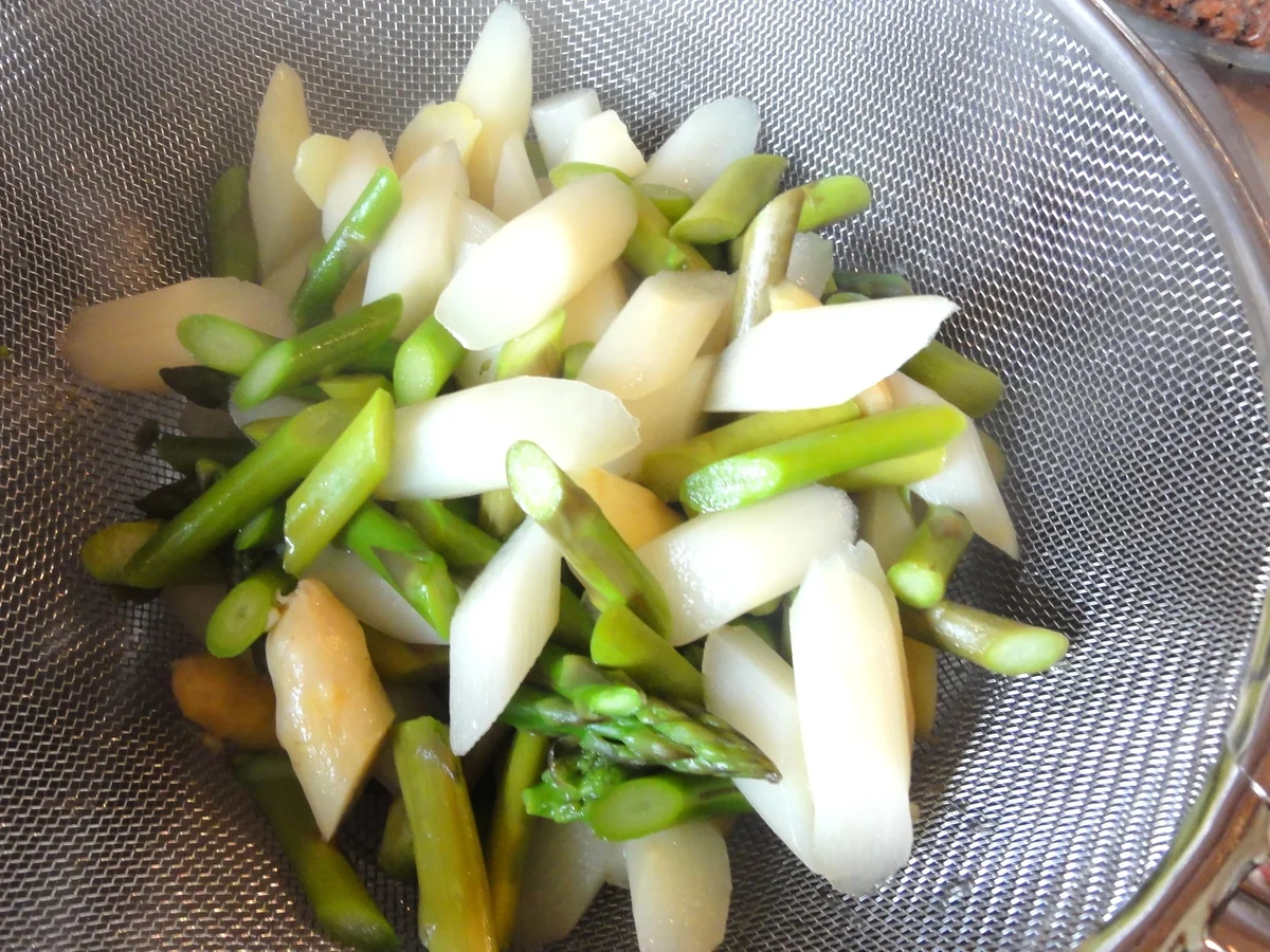 Rezept: Salatbar: weißgrüner SPARGELSALAT Bild Nr. 72 Salatbar: weißgrüner SPARGELSALAT - Rezept - Bild Nr. 72