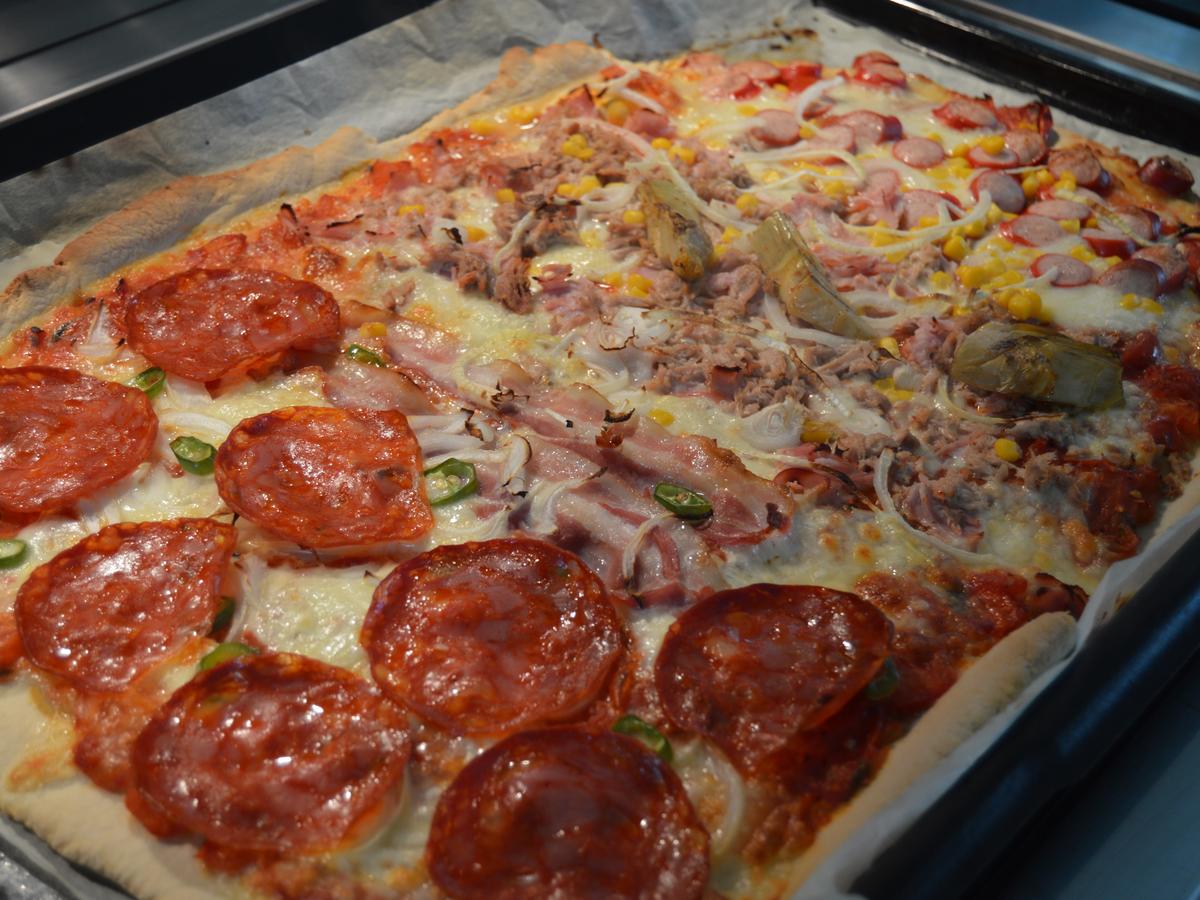 Grundrezept Pizzateig und Pizzasoße - Rezept - kochbar.de