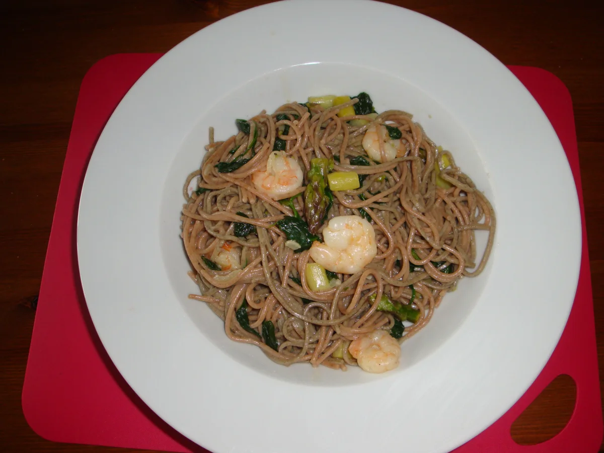 Hanf & Dinkel Spaghetti mit grünem Spargel frischem Spinat und Garnelen - Rezept - Bild Nr. 39