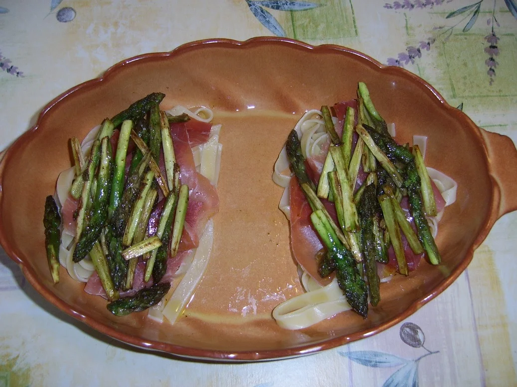 Grüner Spargel an Bandnudeln mit Seranoschinken und Hollandais - Rezept - Bild Nr. 30