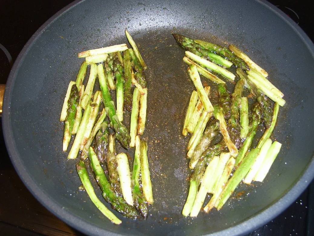 Grüner Spargel an Bandnudeln mit Seranoschinken und Hollandais - Rezept - Bild Nr. 32