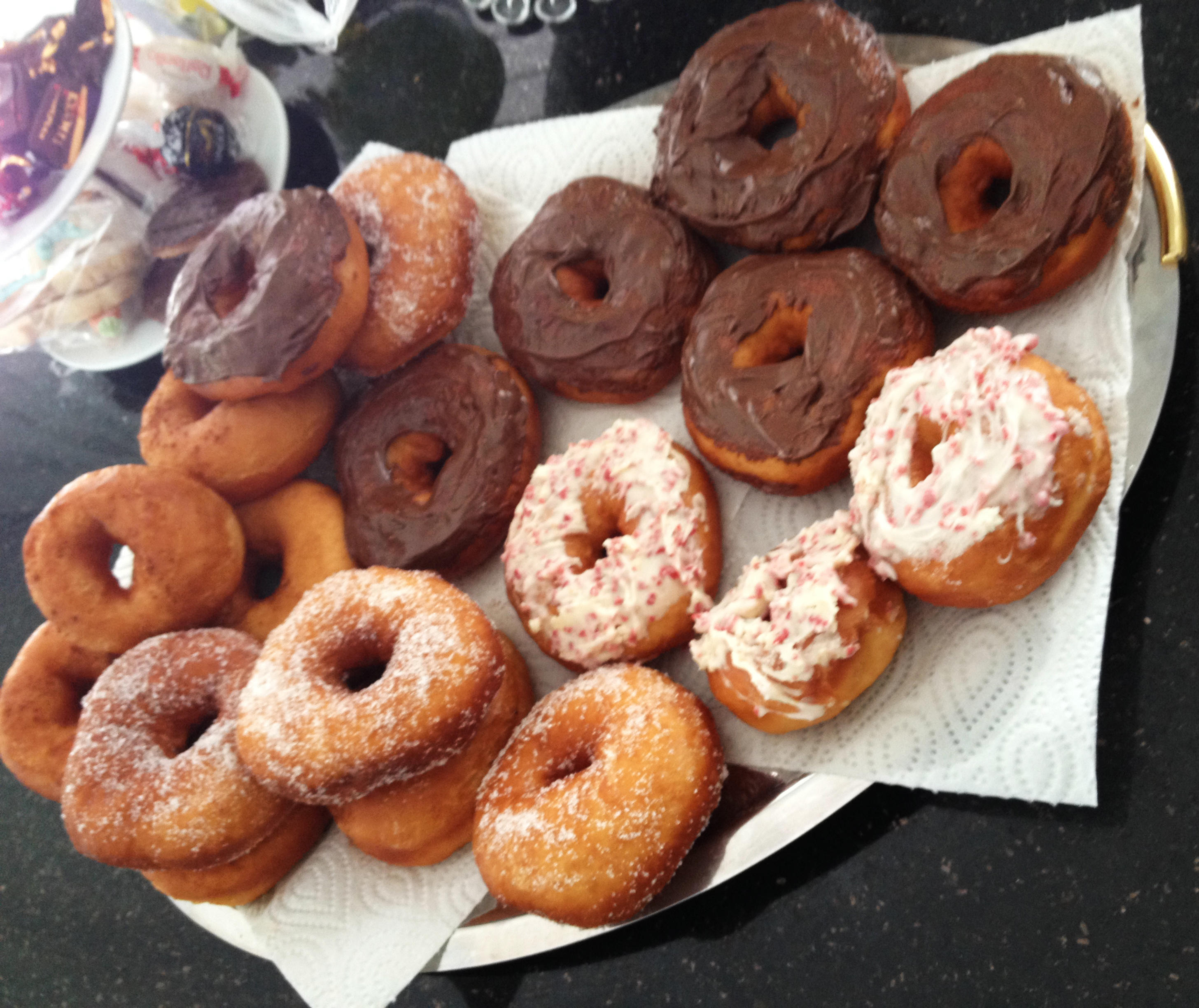 Bilder für Donuts mmm ich liebe diese Dinger! Fluffig und lecker! - Rezept