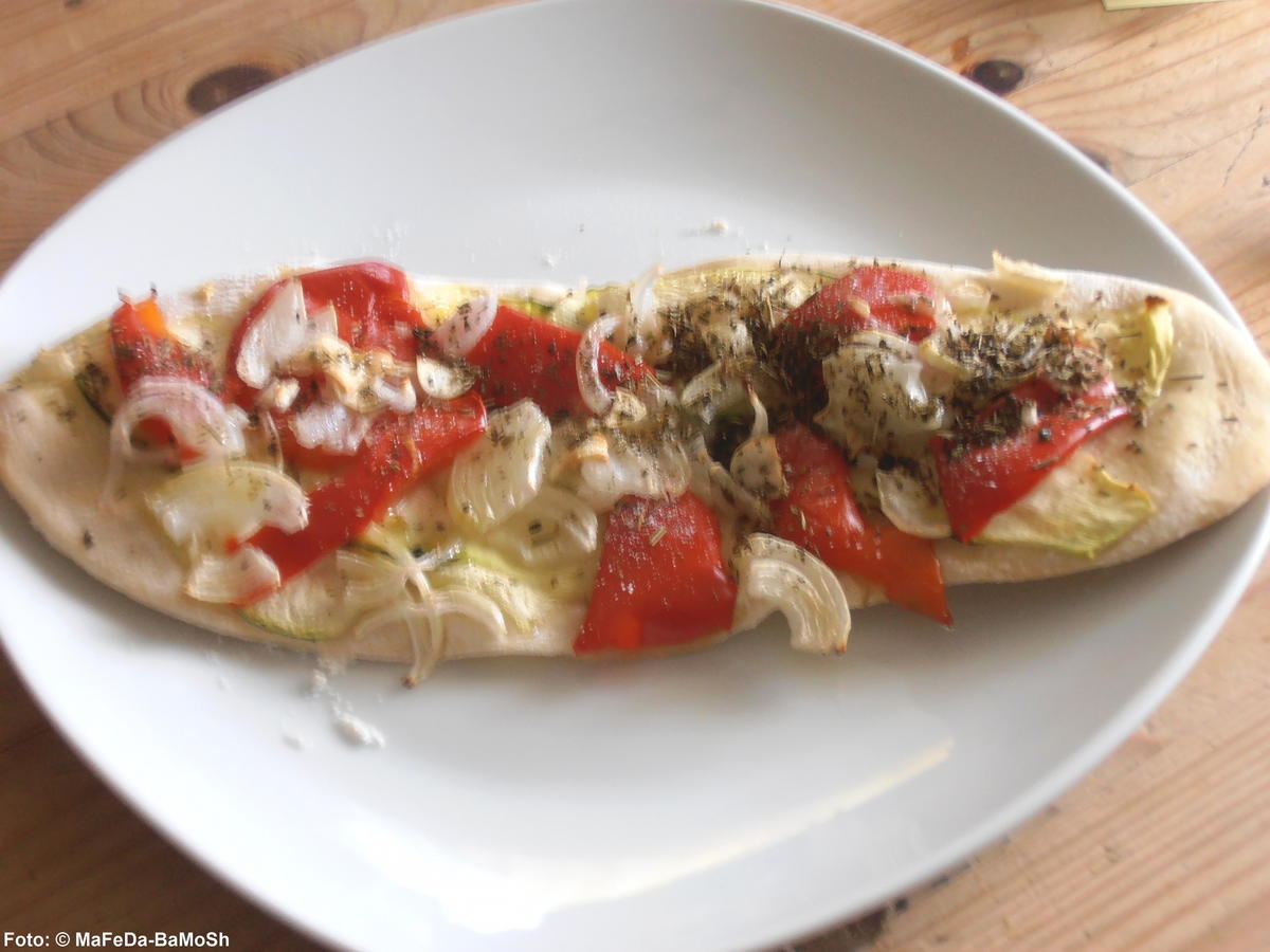 Minipizzas mit Zucchini und Röstpaprika - Rezept - Bild Nr. 28