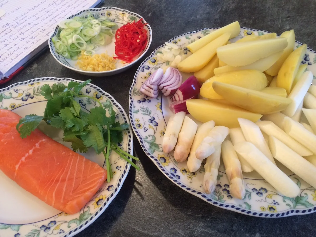 Rezept: Spargel-Kartoffel-G'röstl mit gedämpftem Lachs (oder mit gebackener Hähnchenbrust) Bild Nr. 35 Spargel-Kartoffel-G'röstl mit gedämpftem Lachs (oder mit gebackener Hähnchenbrust) - Rezept - Bild Nr. 35