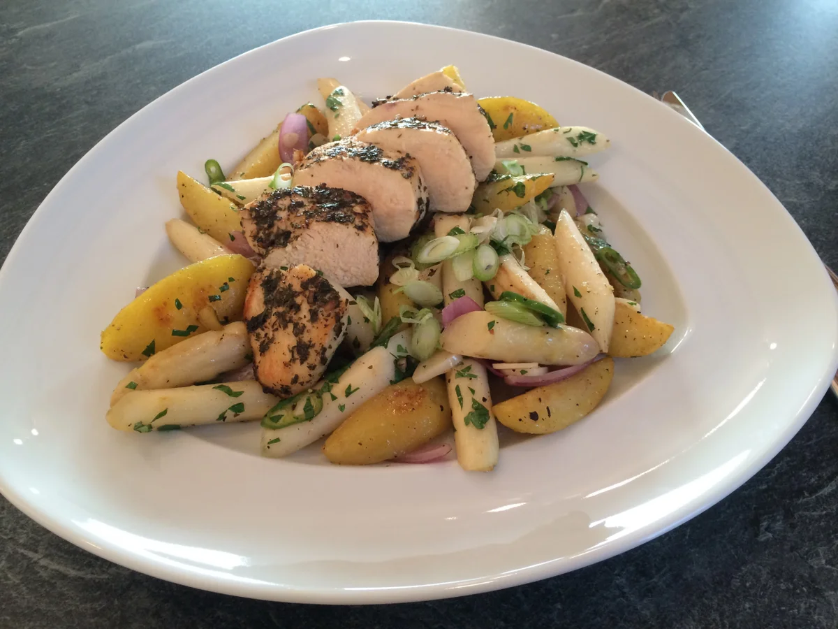 Rezept: Spargel-Kartoffel-G'röstl mit gedämpftem Lachs (oder mit gebackener Hähnchenbrust) Bild Nr. 33 Spargel-Kartoffel-G'röstl mit gedämpftem Lachs (oder mit gebackener Hähnchenbrust) - Rezept - Bild Nr. 33