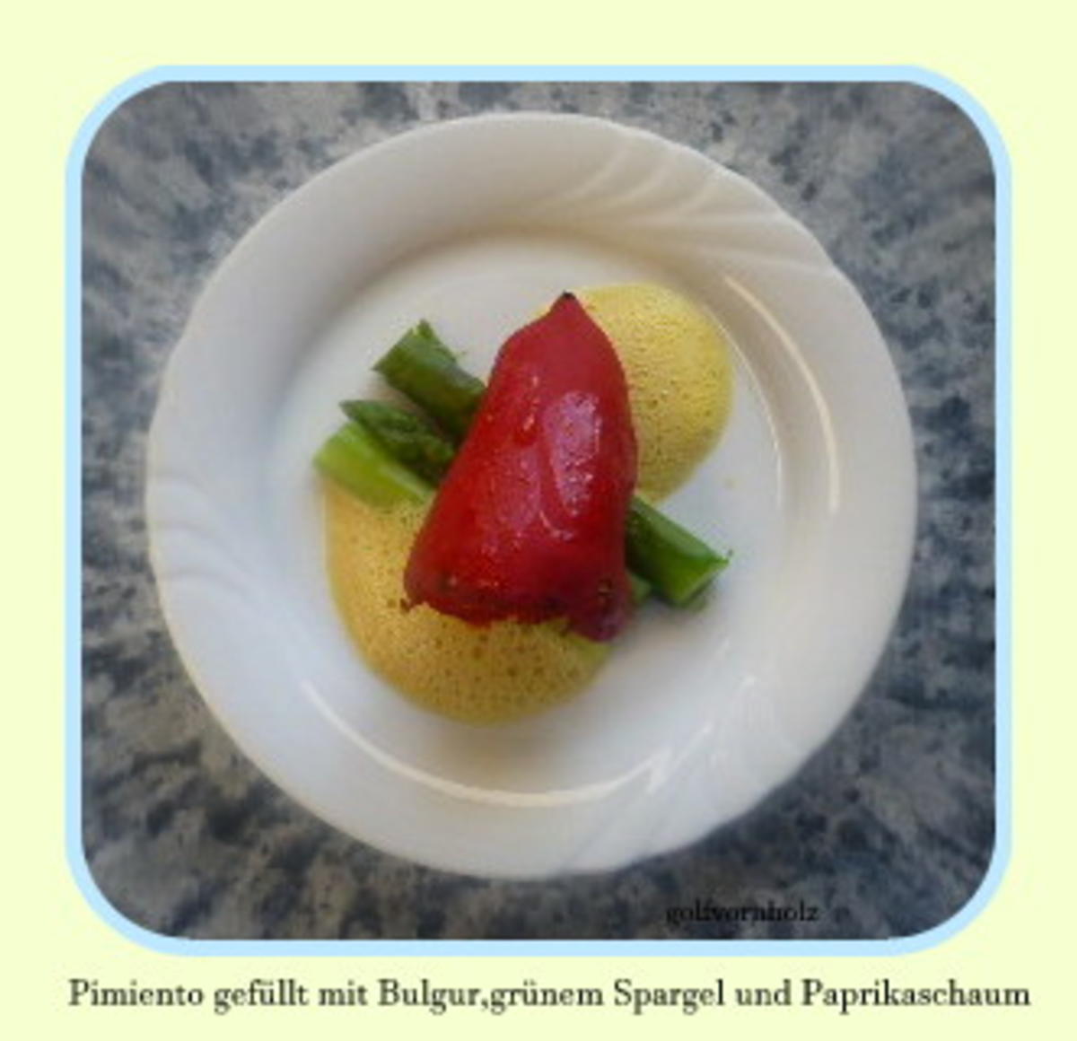 Bilder für Tapa Pimiento gefüllt mit Bulgursalat,auf grünem Spargel und Paprikaschaum - Rezept