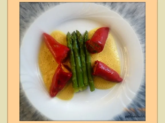 Tapa  Pimiento gefüllt mit Bulgursalat,auf grünem Spargel und Paprikaschaum - Rezept - Bild Nr. 30